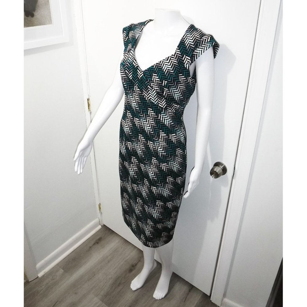 White House Black Market Dress with Stretch, Multi-color Chevron Pattern, Sz 6